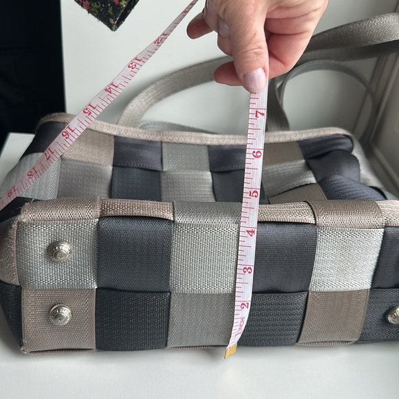 Harvey’s Seatbelt brown shoulder bag - Picture 14 of 15